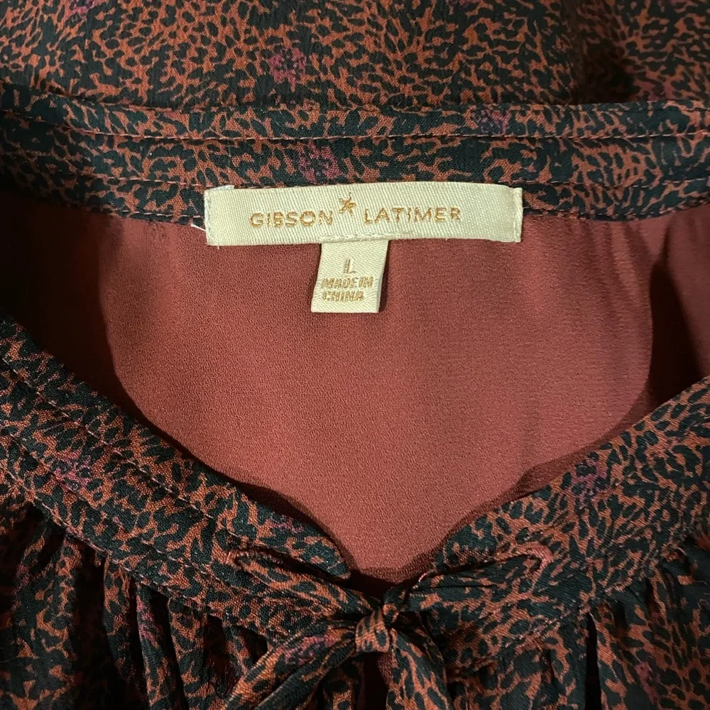 Gibson Latimer Cold-Shoulder Tie Neck‎ Top